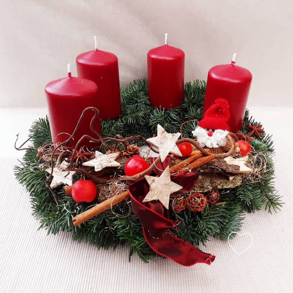 Výroba adventních věnců a svícnů